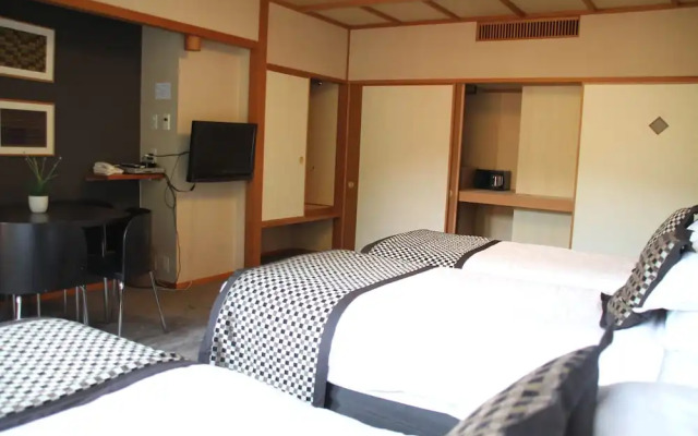 The Ridge Hotel & Apartments