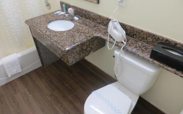 Rodeway Inn & Suites LAX