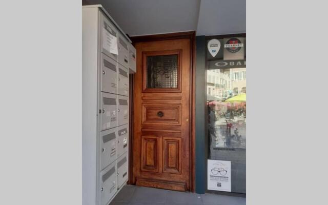 Cœur de ville au 1er 66M2, vu sur la place