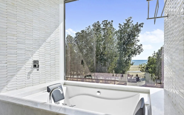 WelHome - Extraordinary Giant Water Villa on Nurai Island