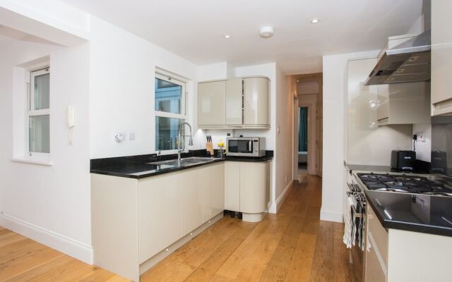 Stunning 2 Bedroom Apartment in Battersea