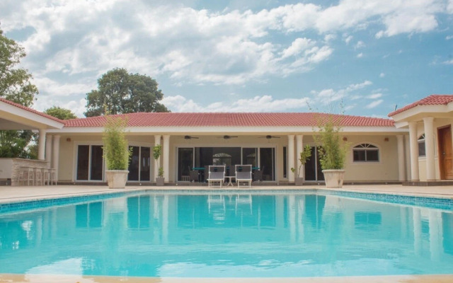 Touch of elegance! 6 Bedroom near the beach