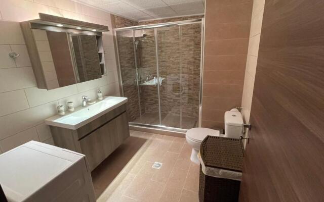 Maisonette 25m from the sea