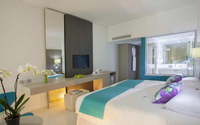King Evelthon Beach Hotel & Resort