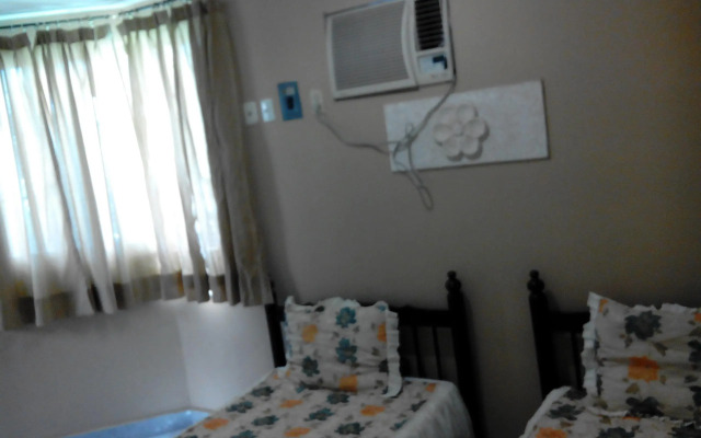 Hotel y Hostal Casa Risueño