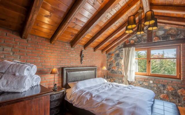 Rustic Holiday Home in Pella With Jacuzzi
