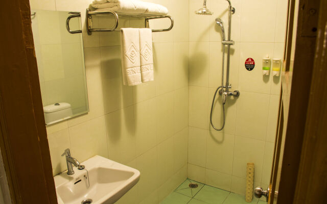 Green Leaf Hotel