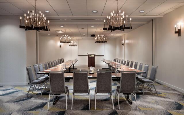 Holiday Inn Montreal Longueuil by IHG