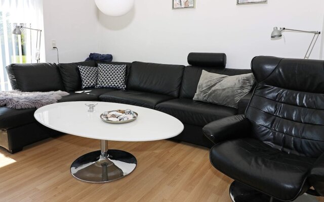 Pretty Holiday Home in Hadsund With Roofed Terrace
