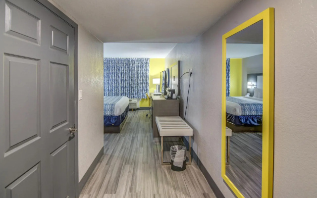 Emerald Coast Inn & Suites