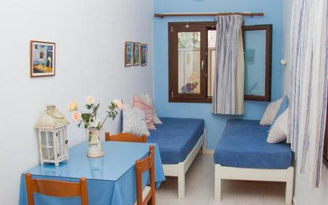 Zorbas Hotel Apartments & Studios