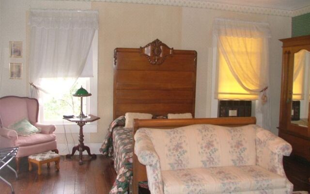 Thee Hubbell House