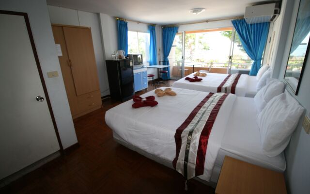 Beachfront Hotel Cha Am