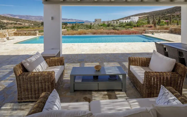 The Gallery Home - Elegant Villa In Antiparos