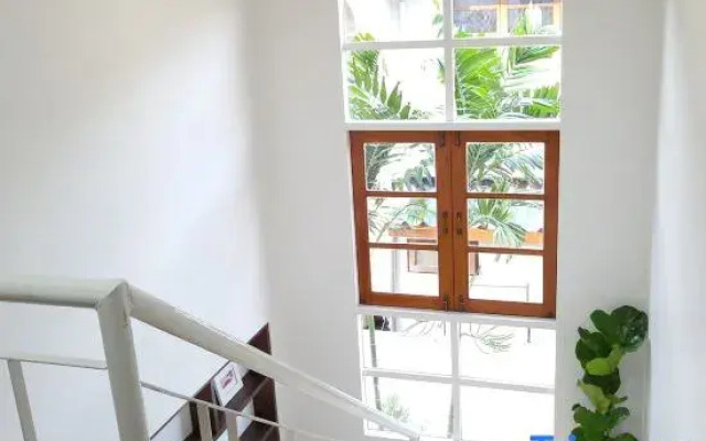 Poon House Nimman: Spacious Stay Near Attractions