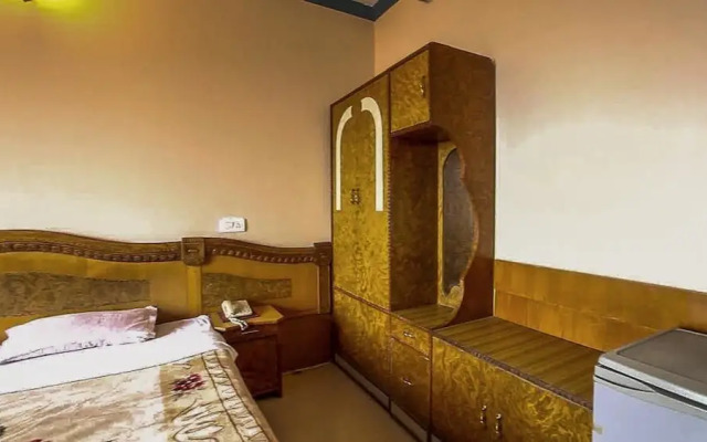 ADB Rooms Hotel Sahiwa