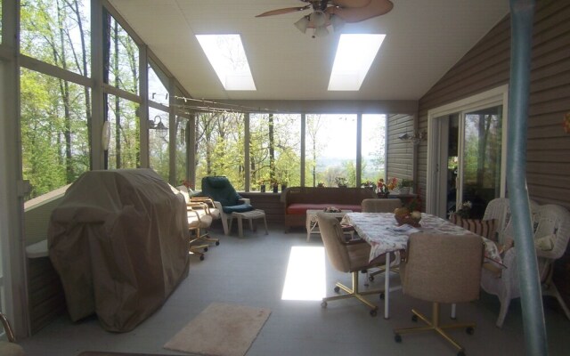 Tree Top Bed & Breakfast
