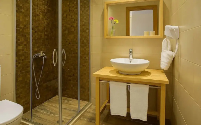 Arktos Hotel Superior Room w/ Stunning Lake View