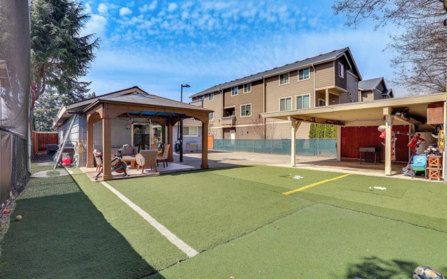 Renton Home: Gazebo w/ TV & Bbq, 15 Mi to Seattle