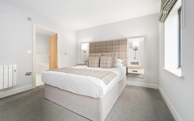 White Hart Hotel & Apartments