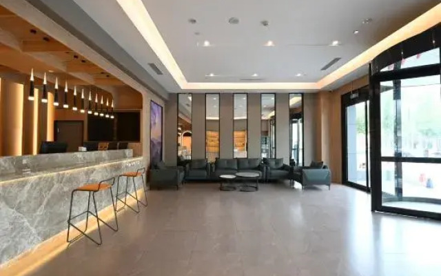 Mango Qingya Hotel