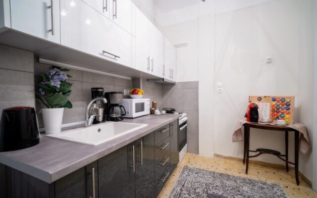 Acropolis Deluxe Apt Must