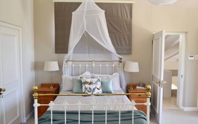 Leafy Hideaway House with Table Mountain Views