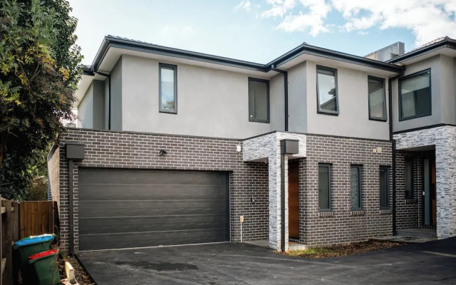 StayAU Stylish 4BR Home Ringwood