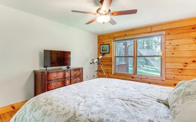 Secluded, Private! Forested Hendersonville Retreat