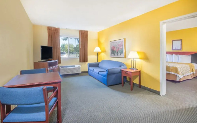 Days Inn By Wyndham Milan Sandusky South