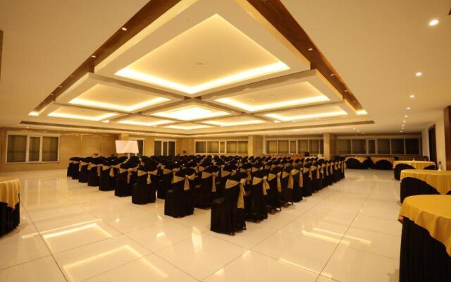 Royal Plaza Suites by RAK Rooms