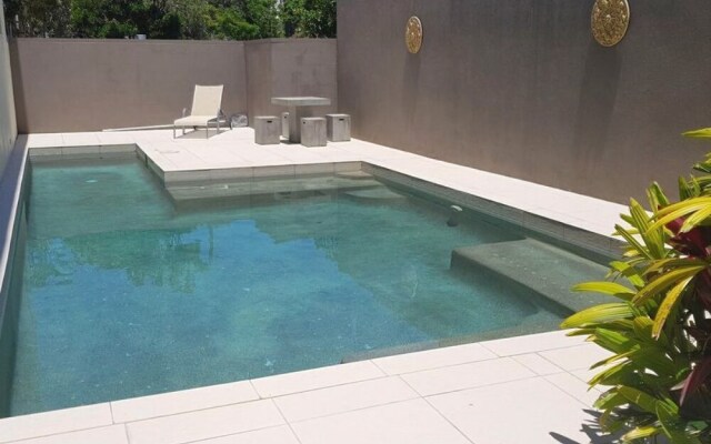 Luxury Townhouse 250m to the Beach