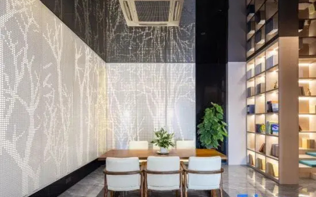 Yunfei Hotel (Danyang Babaiban Chenghe Road)
