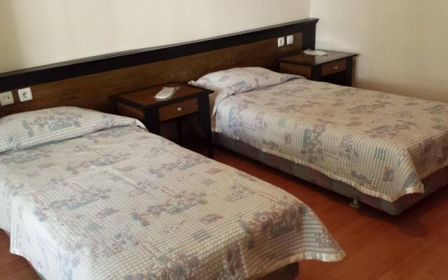 Pinus Otel