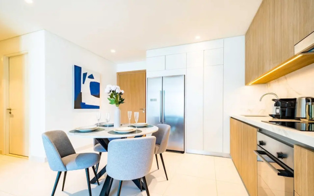 LUX  The Luxury Sunspot Beach Suite