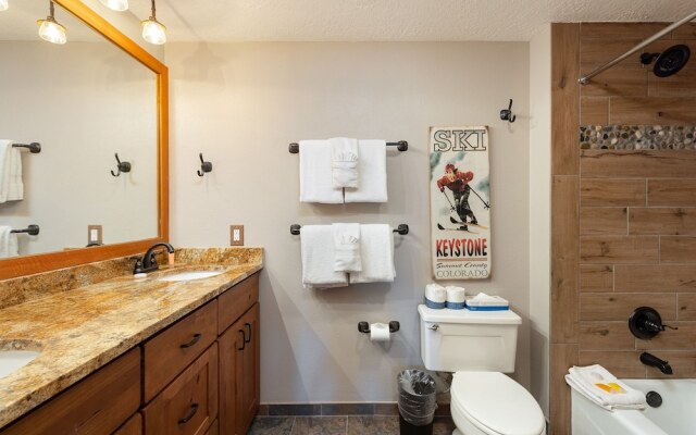 2054 The Pines 5 Bedroom Condo by RedAwning