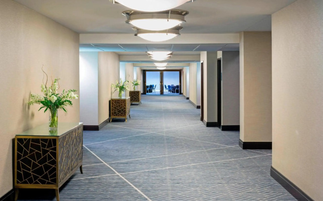 Sheraton Norfolk Waterside Hotel