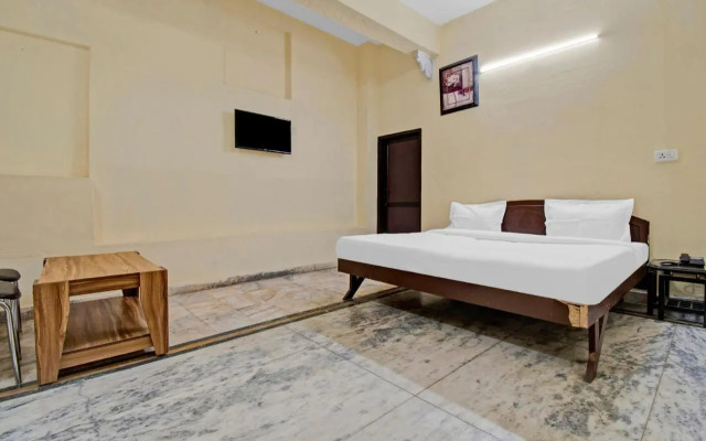 OYO Flagship 70280 Hotel Raj Baag