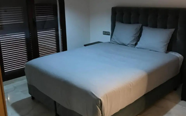 Luxury apartment set in Doña Julia Golf Course