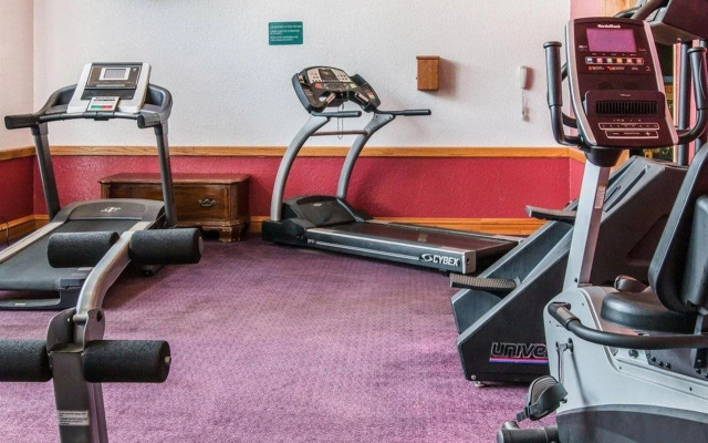 Clarion Hotel Mackinaw City Beachfront