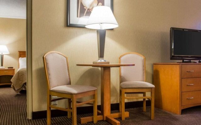 Quality Inn & Suites Riverfront Oswego