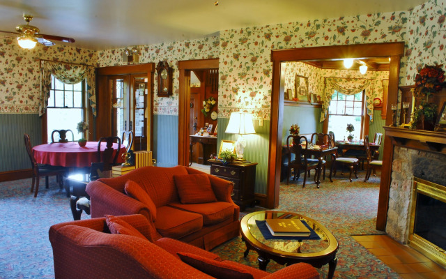 Arbor Hill Inn