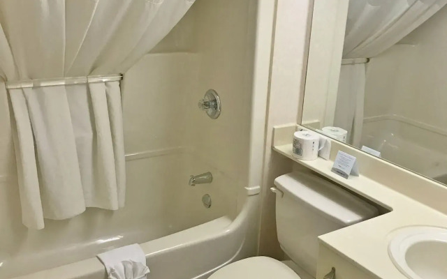 Quality Hotel & Suites Montreal East