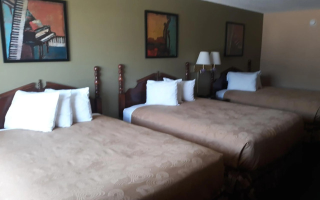 Angel Inn Near IMAX, a Travelodge by Wyndham