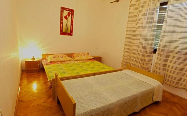 Cozy Apartment in Peroj With Terrace