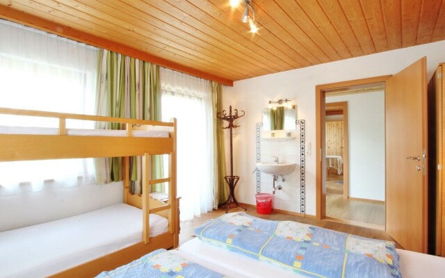 Spacious Apartment in Neukirchen am Großvenediger With Pool