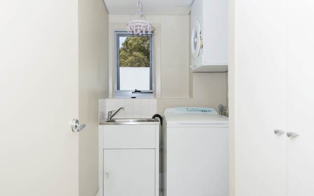 Bayview Apartments, Unit 12/42 Stockton Street