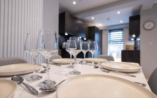 Victoria Park Vista One-bedroom by Sojo Stay