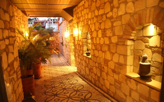 Warm Studio Flat with Patio LOTUS