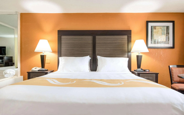 Quality Inn Creekside - Downtown Gatlinburg